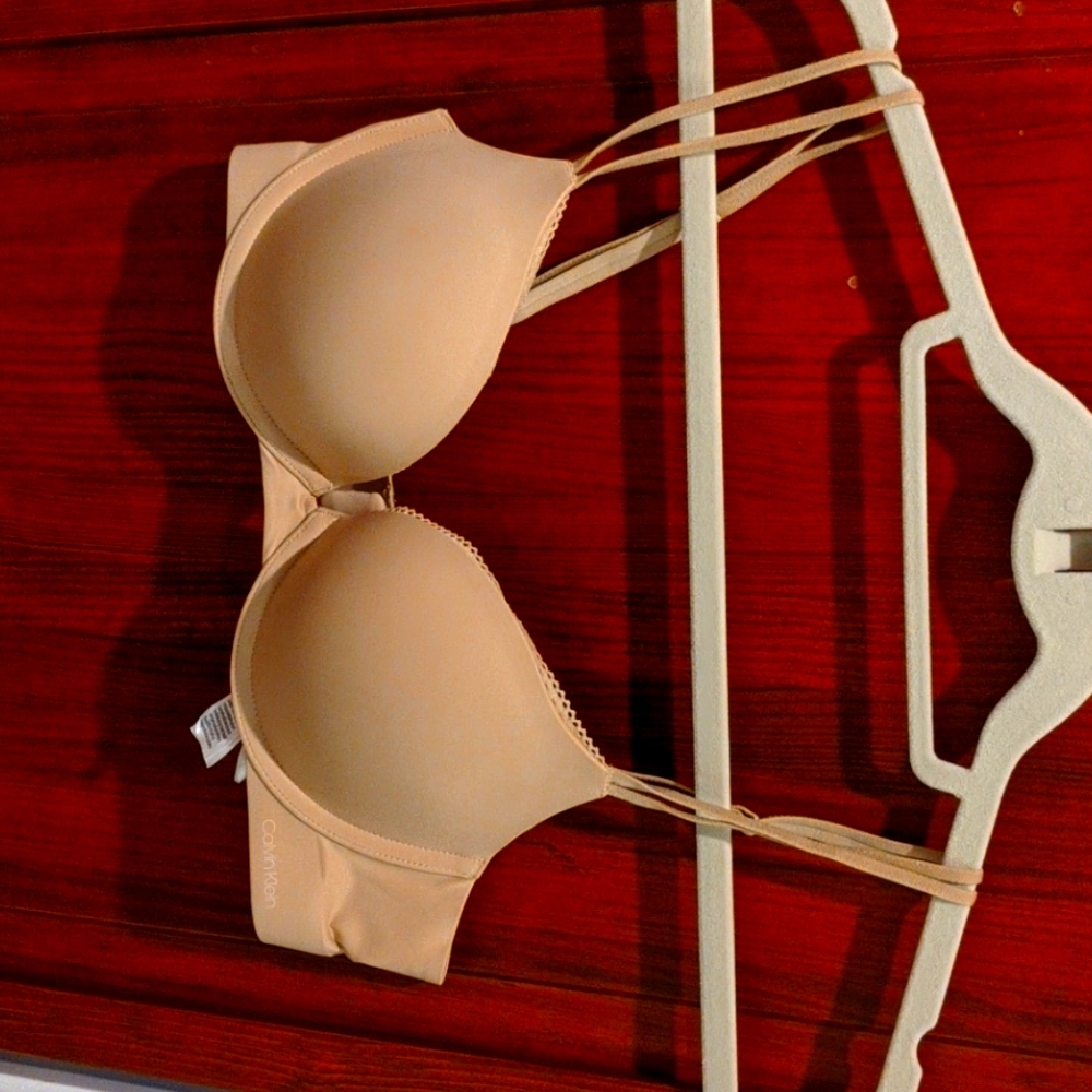 Calvin Klein Liquid touch push up plunge bra